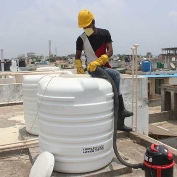 خدمة تنظيف وتعقيم الخزانات